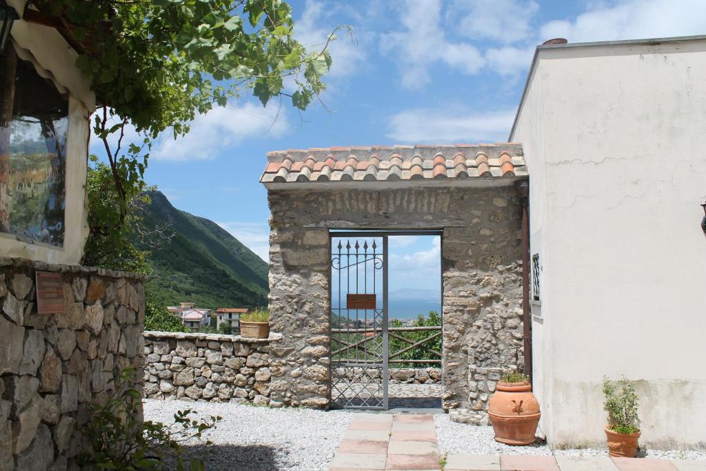a door to a stone building with a window at Agriturismo Casa Scola in Gragnano