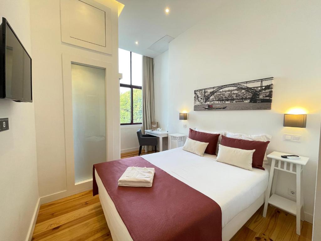 a bedroom with a large bed in a room at MyStay Porto Centro in Porto