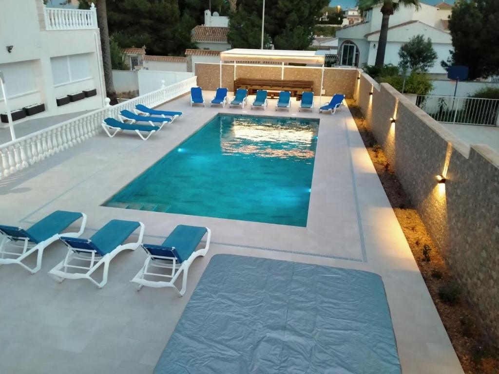 Bazén v ubytování Villa Luxueuse HIVA OA à 3 min à pied de la plage nebo v jeho okolí