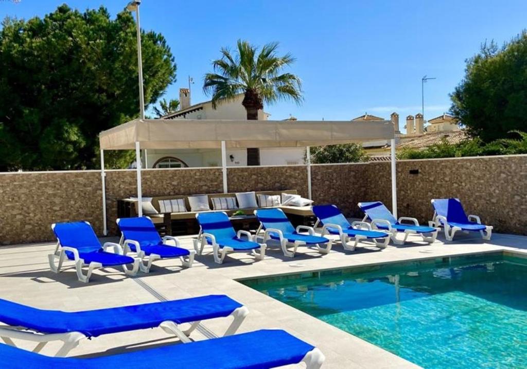 Bazén v ubytování Villa Luxueuse HIVA OA à 3 min à pied de la plage nebo v jeho okolí