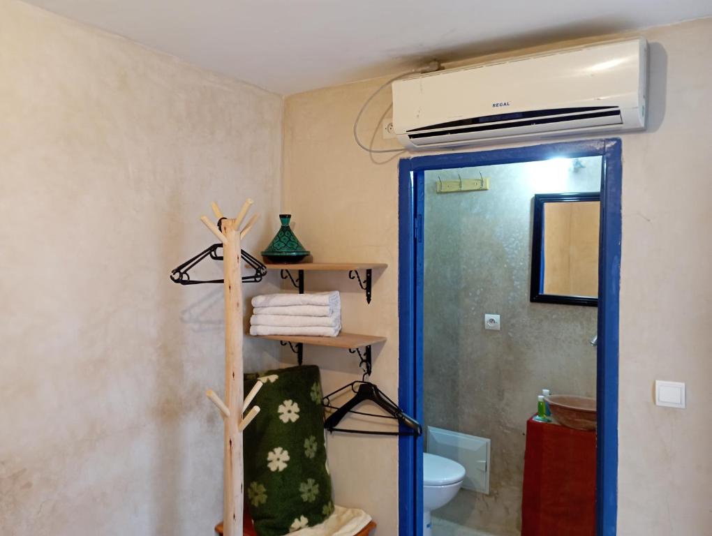 Koupelna v ubytování RIAD DAR LFONOUN