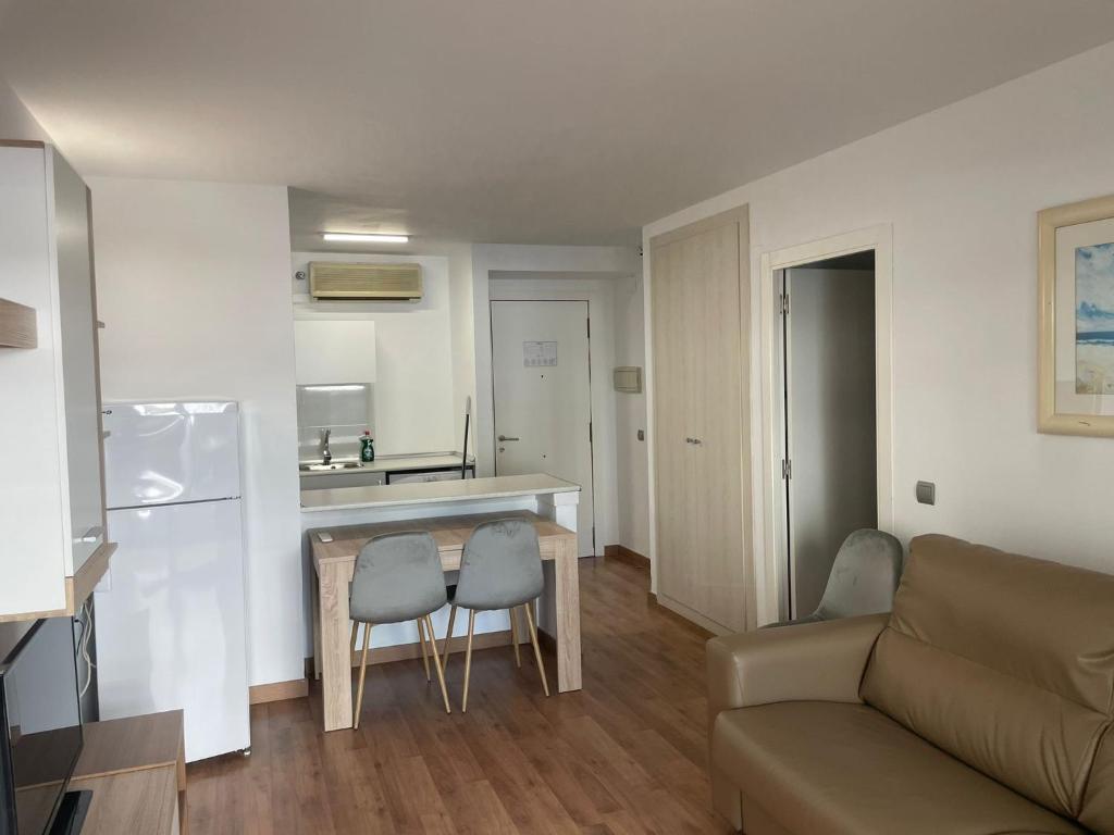A kitchen or kitchenette at Apartamento Michelangelo