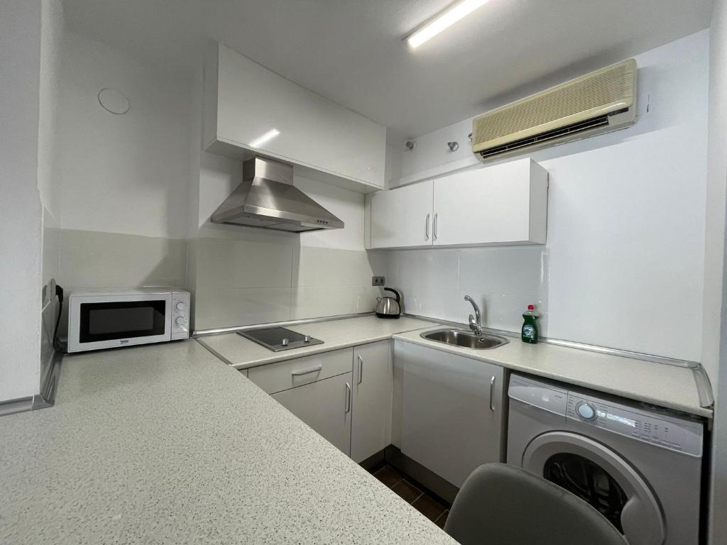 A kitchen or kitchenette at Apartamento Michelangelo