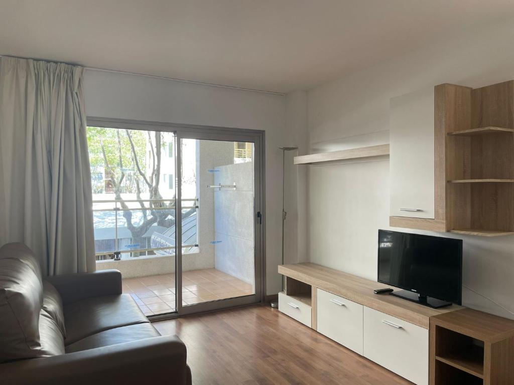 A television and/or entertainment centre at Apartamento Michelangelo
