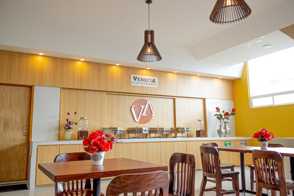 Kuchyň nebo kuchyňský kout v ubytování Hotel Klimt