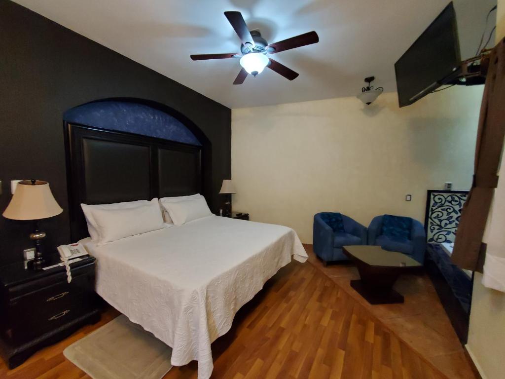 Postel nebo postele na pokoji v ubytování Hotel El Relicario