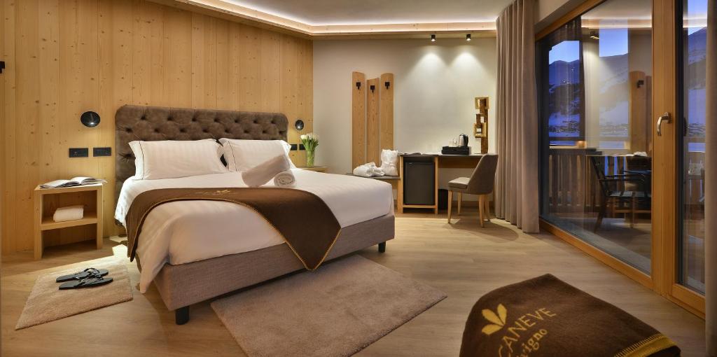 Postel nebo postele na pokoji v ubytování Hotel Bucaneve