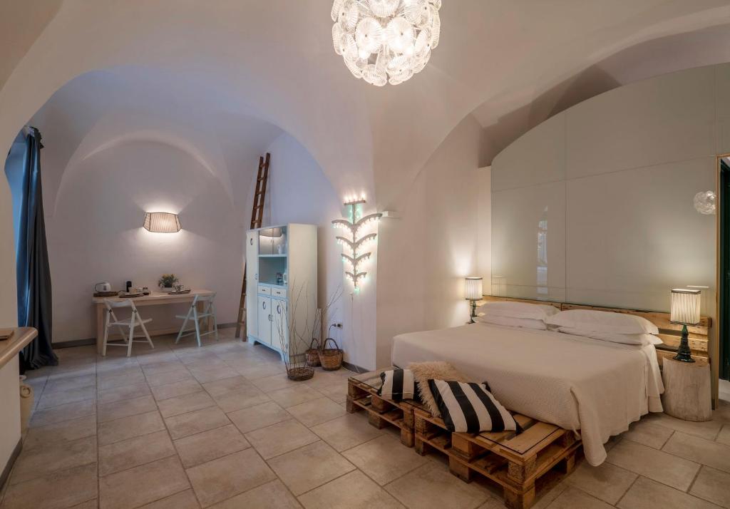 Postel nebo postele na pokoji v ubytování B&B Corte Dei Romiti - Lecce Selection