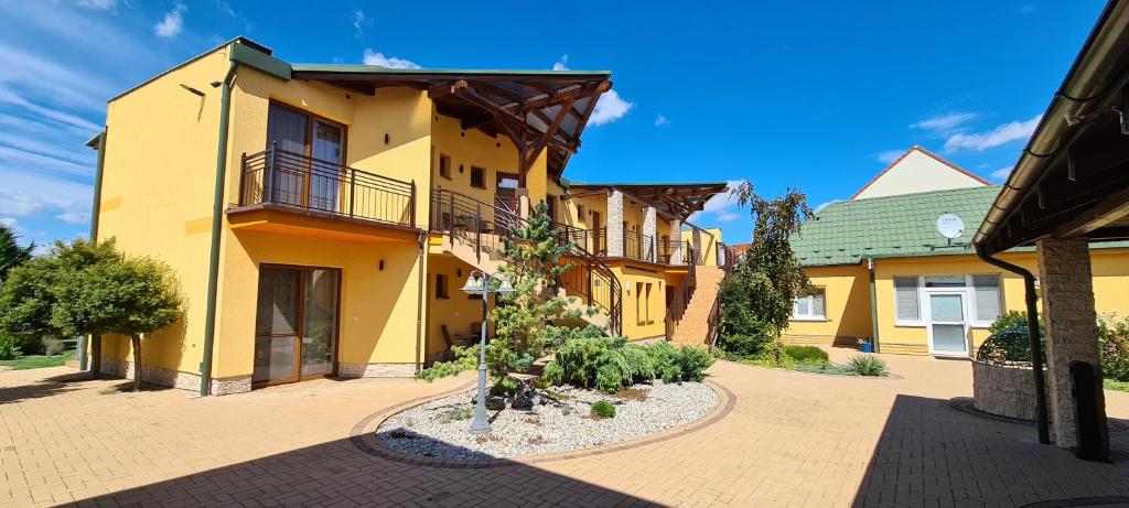 Budova, kde se bed and breakfast nachází
