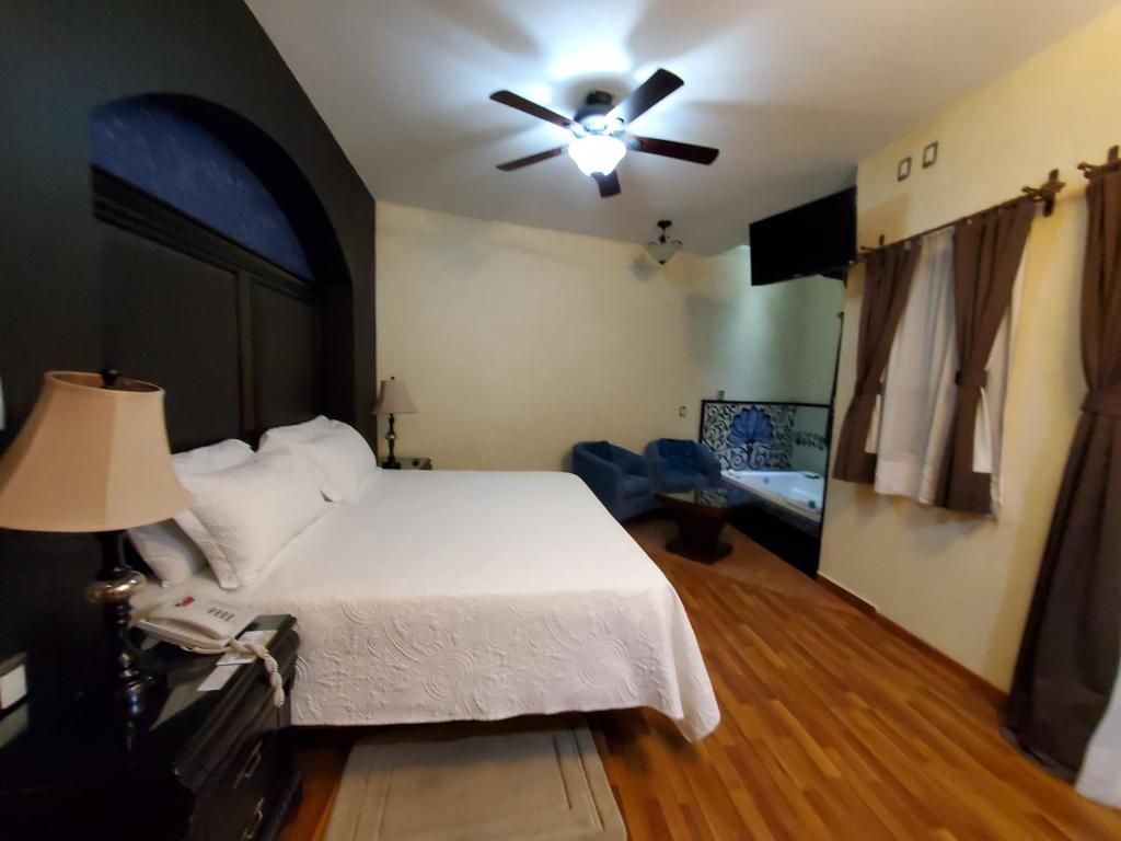 Postel nebo postele na pokoji v ubytování Hotel El Relicario
