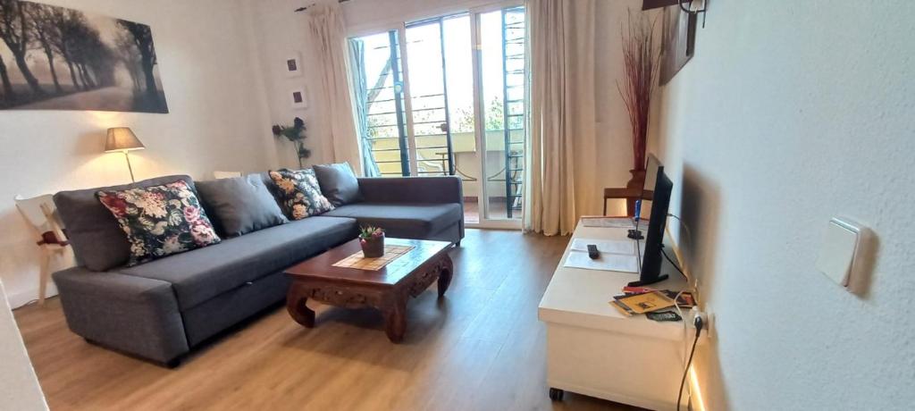 a living room with a couch and a coffee table at APARTAMENTO EN CIUDAD EXPO in Mairena del Aljarafe