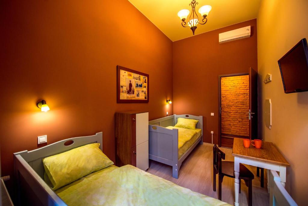 Post House Rooms - Twin Room With Private External Bathroom