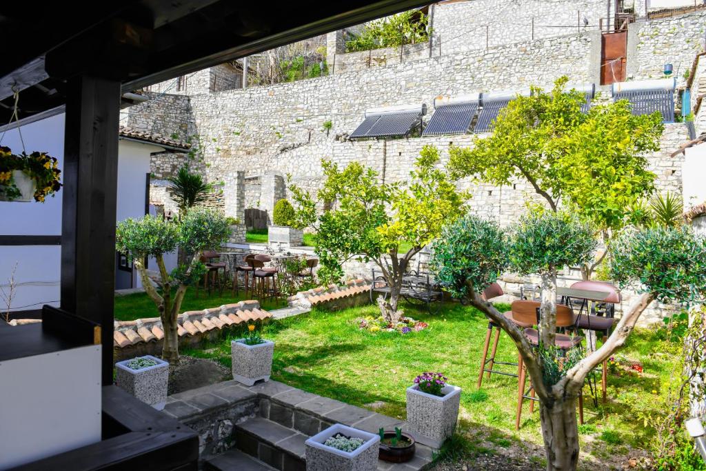 Afbeelding uit fotogalerij van Villa ELMAR in Berat