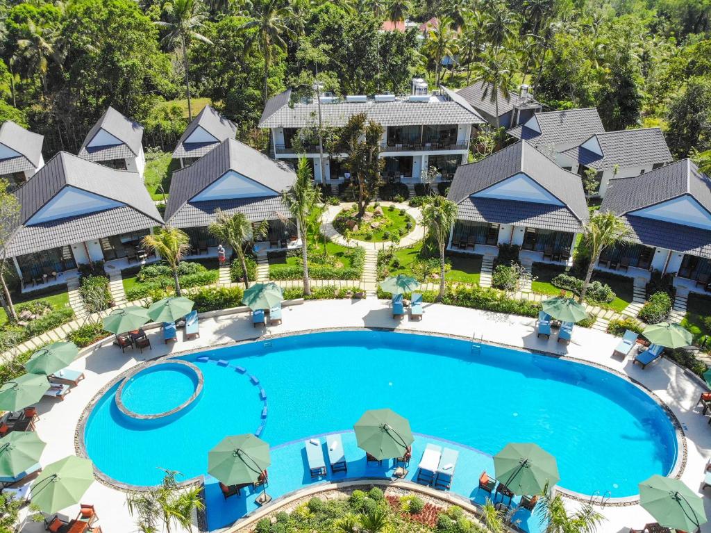 Вид на бассейн в Kingo Retreat Resort или окрестностях