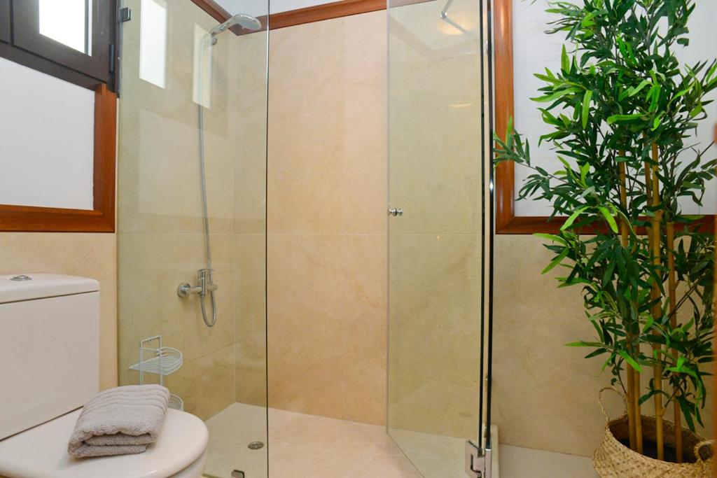 Koupelna v ubytování Luxury Buenavista el Charco + private parking