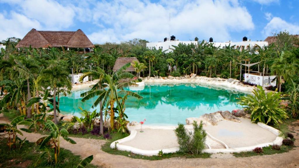 Bazén v ubytování Coco Resort & Villas nebo v jeho okolí