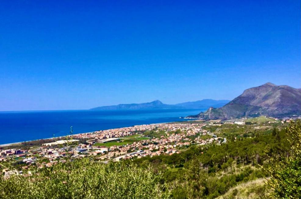 - Vistas a la ciudad y al océano en Agriturismo Nappi - Azienda Agricola Piano delle Vigne, en Praia a Mare