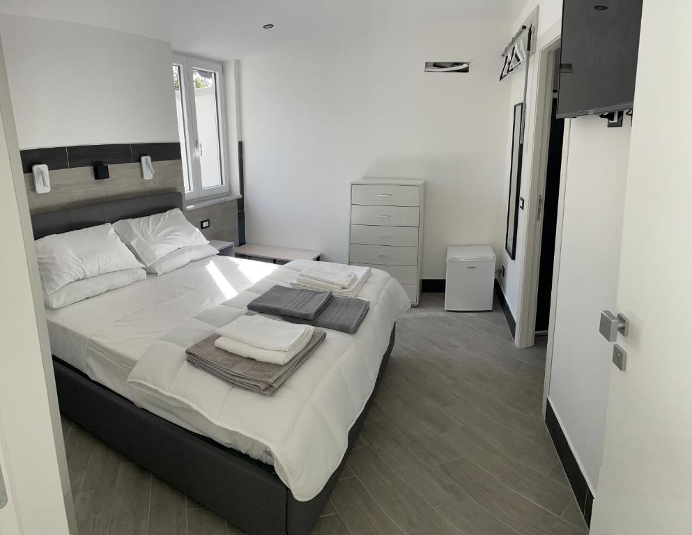 LA CASA DELLE FATE-Area Marina Protetta - Camera Deluxe (2 Adulti + 1 Bambino)