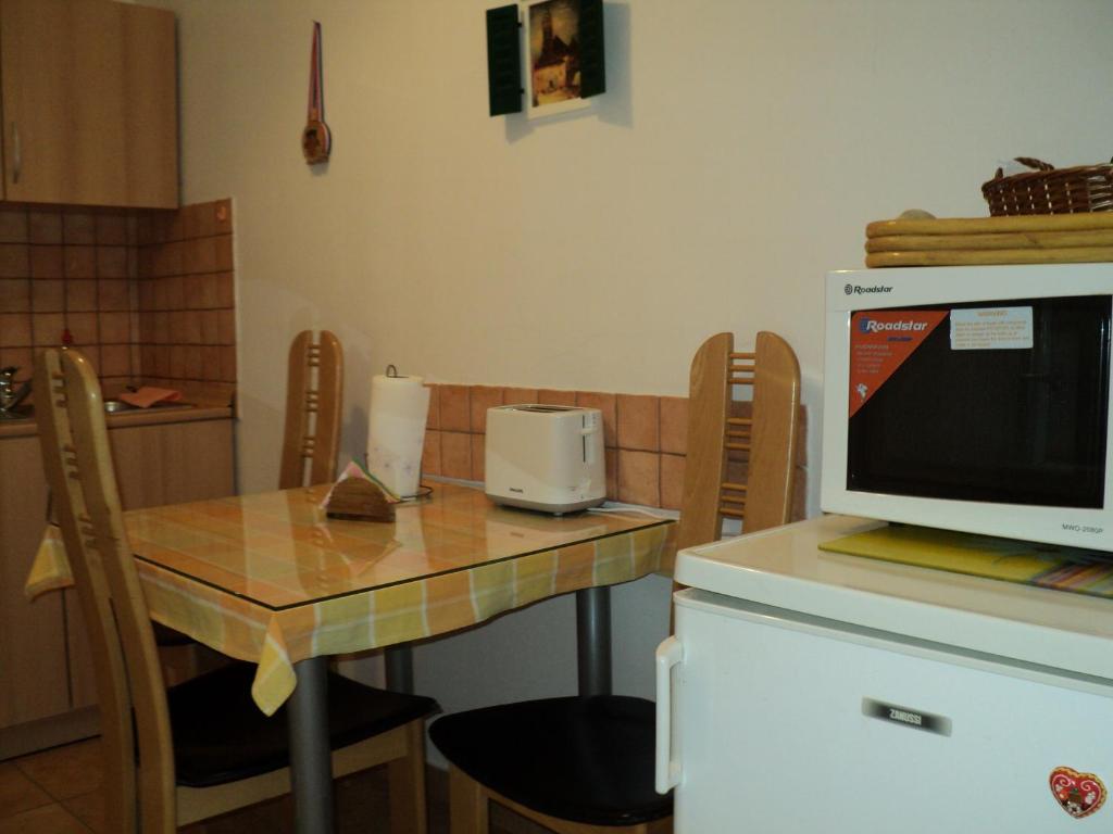 Kuchnia lub aneks kuchenny w obiekcie Apartment Horvat