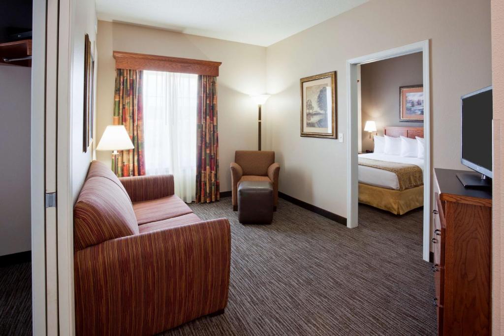 GrandStay Residential Suites Hotel Faribault - King Room Met Spa -bad