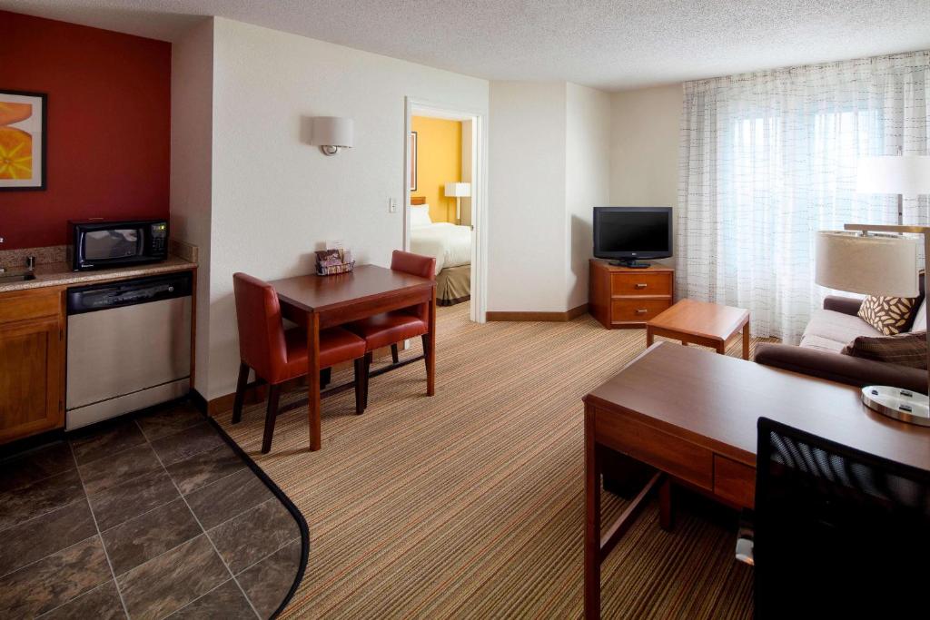 Sonesta ES Suites Charleston photo