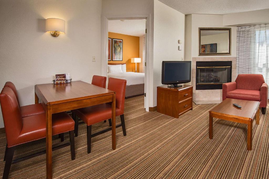 Sonesta ES Suites Charleston photo