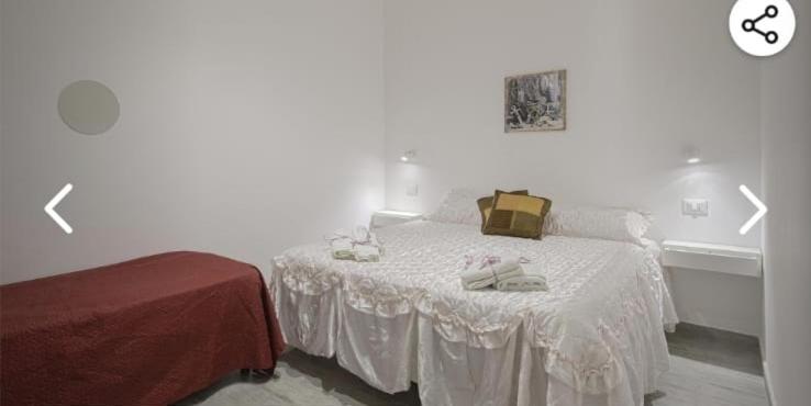 A bed or beds in a room at Appartamento solare