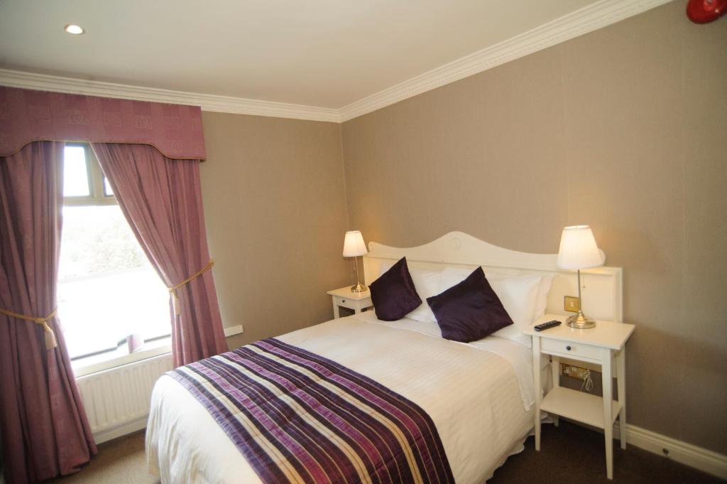 Postel nebo postele na pokoji v ubytování Germaines Hotel
