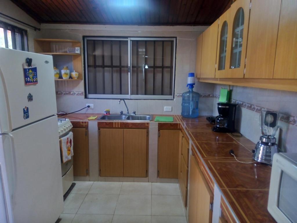 Virtuvė arba virtuvėlė apgyvendinimo įstaigoje Hostal Green Bay