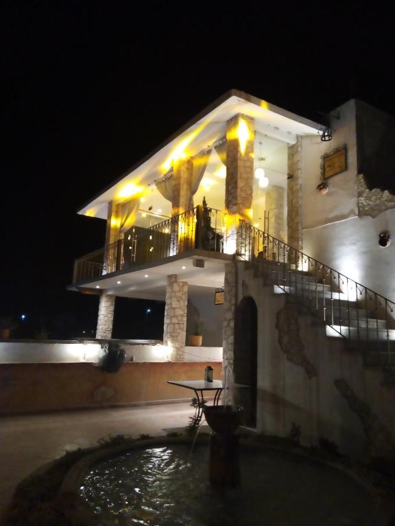 Bazén v ubytování Hotel Villa Peñasco nebo v jeho okolí