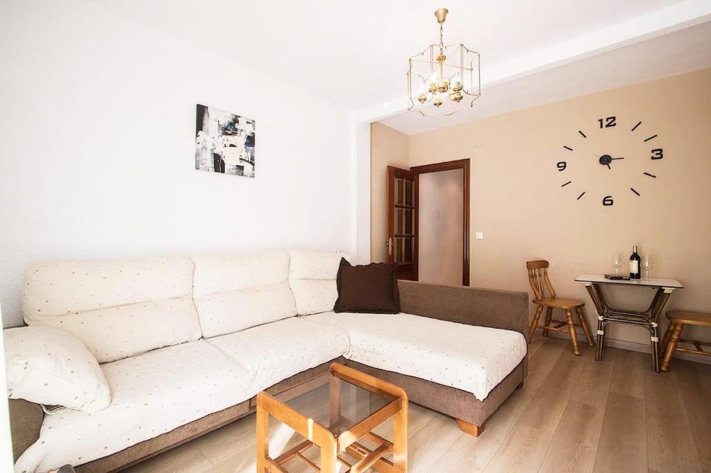 COSY 3 BED APT 200m FROM BEACH WiFi