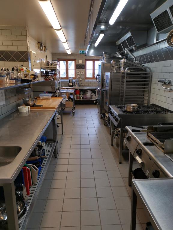 Köök või kööginurk majutusasutuses Jelling Kro