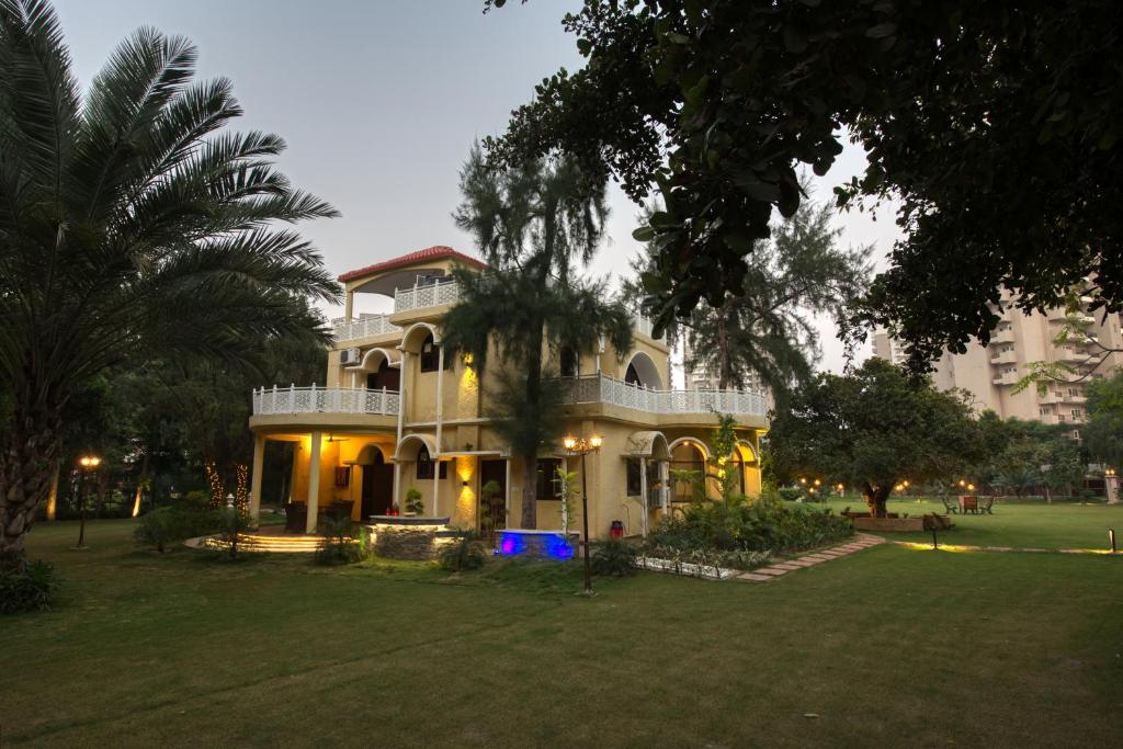 a large white house with a large yard at Sunahari Bagh - Pool Farm Retreat @ Gurgaon in Gurgaon