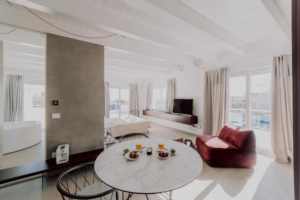 A bed or beds in a room at Suite Donna Edwige by MONHOLIDAY