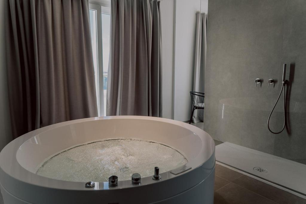 A bathroom at Suite Donna Edwige by MONHOLIDAY