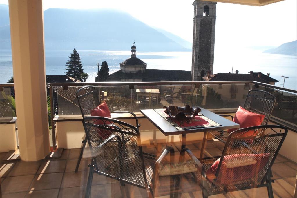 a table and chairs on a balcony with a view at Abschalten vom Alltag in Brissago in Brissago