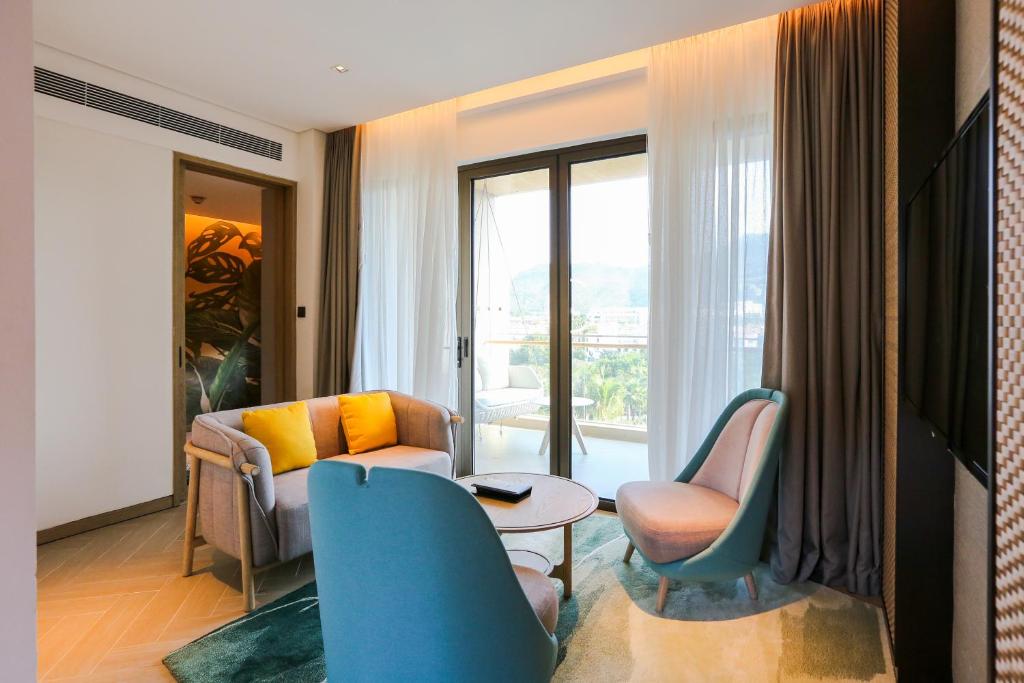 Holiday Inn Resort Qionghai Guantang, an IHG Hotel - Suite Met Twee Slaapkamers Met Uitzicht Op De Tuin