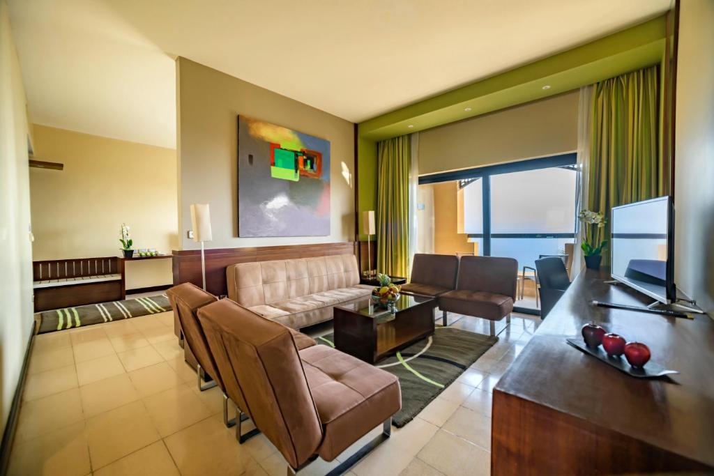 Posezení v ubytování Holiday Inn Resort Dead Sea by IHG