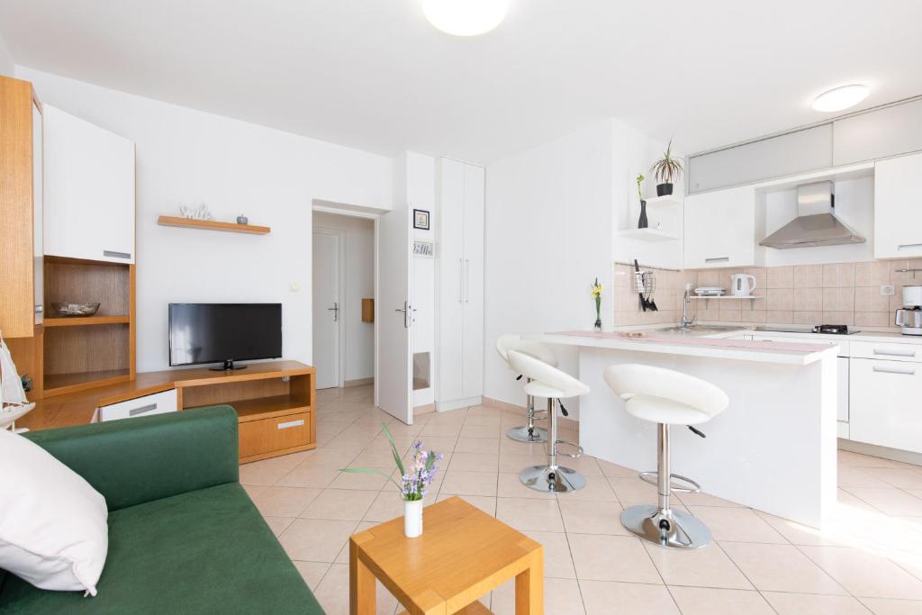 Kuchyň nebo kuchyňský kout v ubytování Apartment Julijana