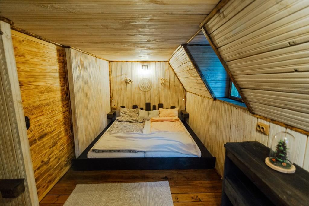 Postel nebo postele na pokoji v ubytování Cabana La Cuib Sovata