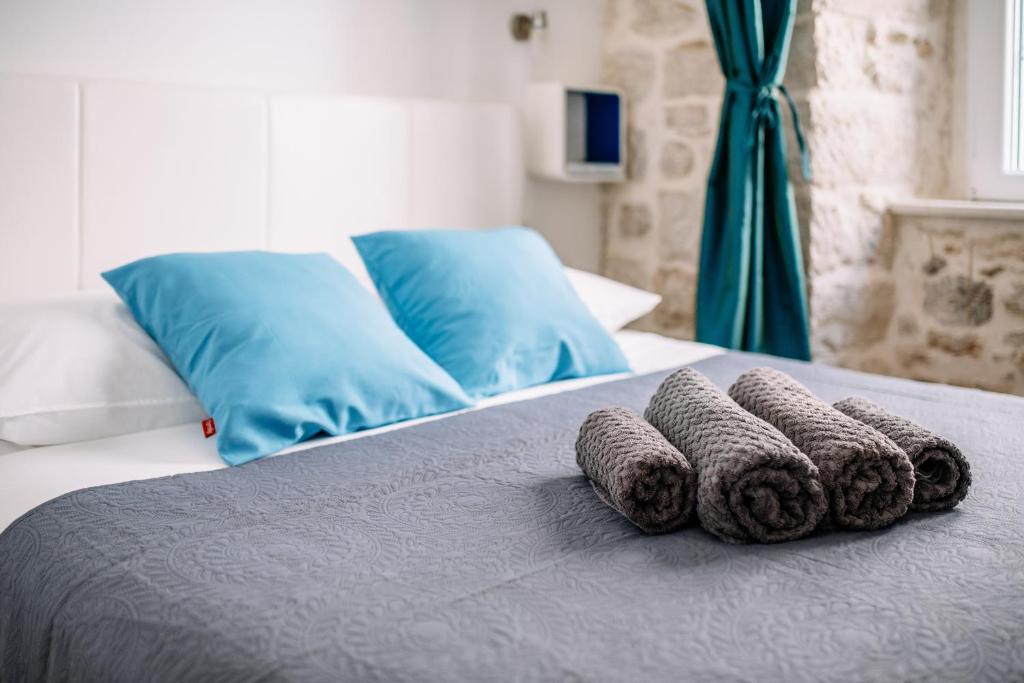 AMOROZO APARTMENTS by DuHomes - 16