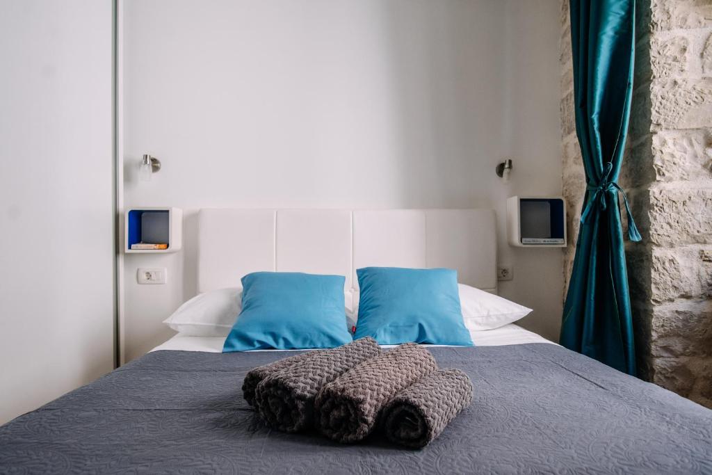 AMOROZO APARTMENTS by DuHomes - 14