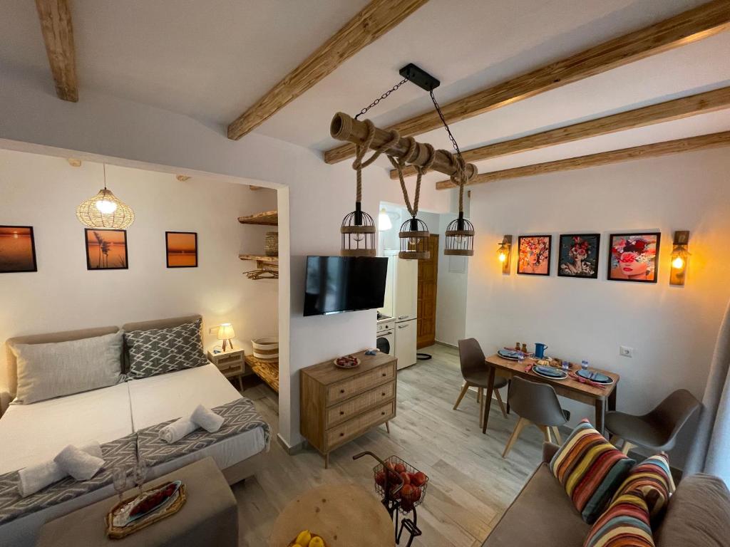 Cocoonut studio, Town of Naxos island, by NaxosVibe