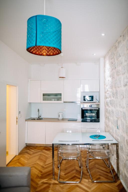 AMOROZO APARTMENTS by DuHomes - 10