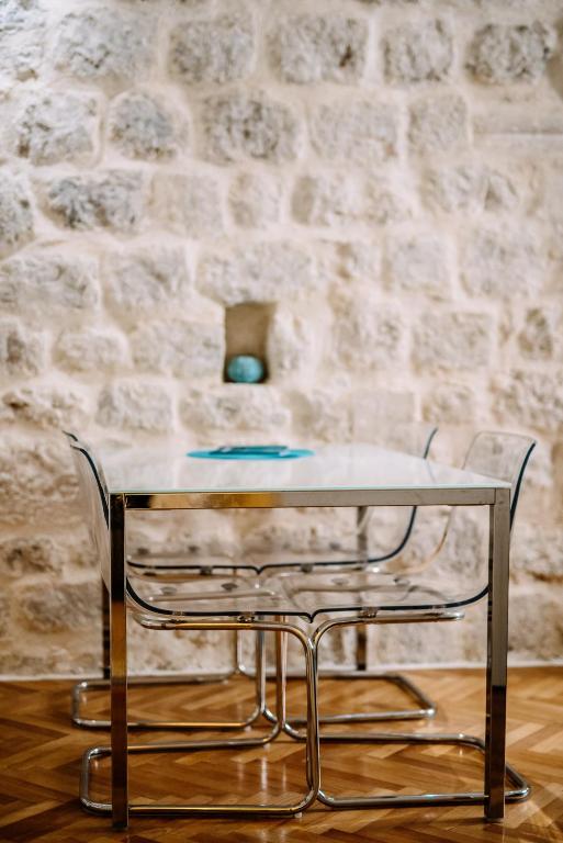 AMOROZO APARTMENTS by DuHomes - 7