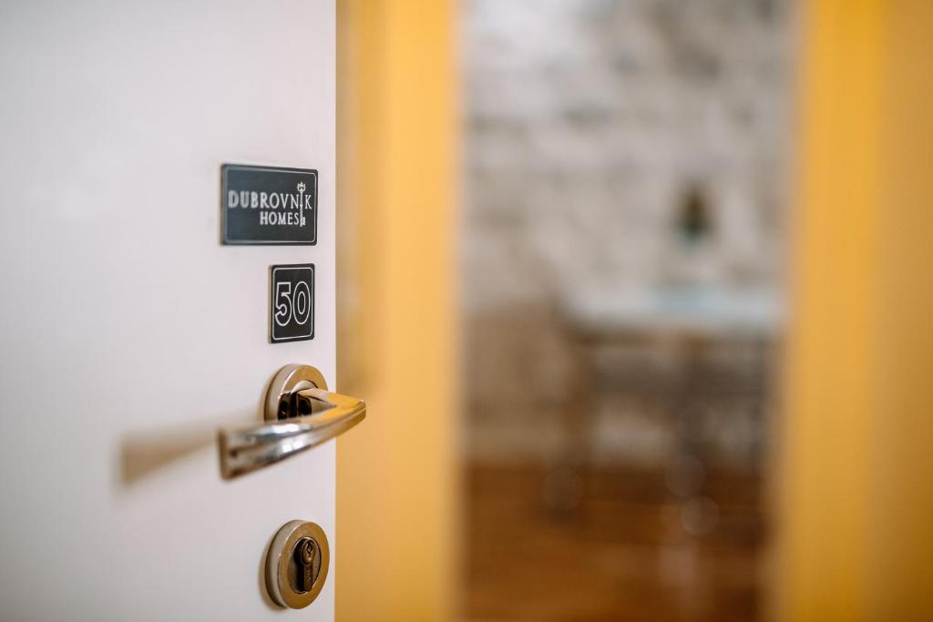 AMOROZO APARTMENTS by DuHomes - 2