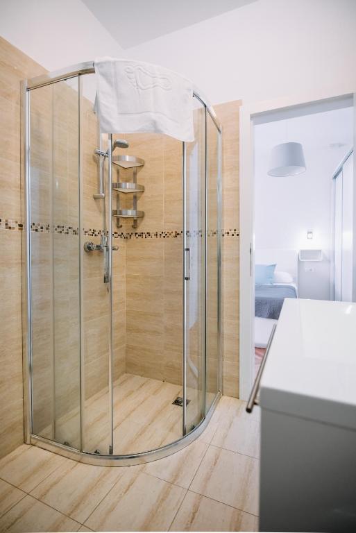 AMOROZO APARTMENTS by DuHomes - 17