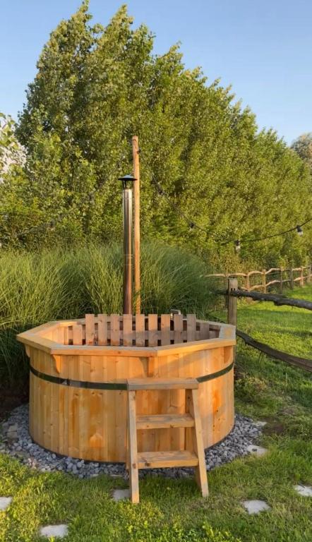 Zahrada ubytování Logie Marie with hottub in the garden