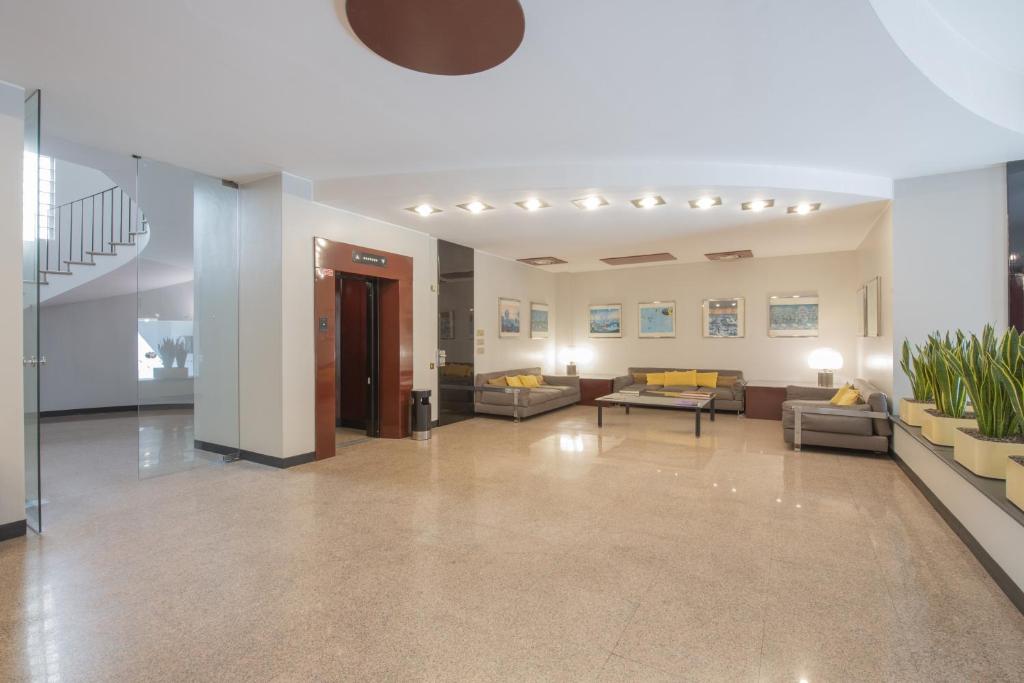 A seating area at Sweett - Torre Velasca