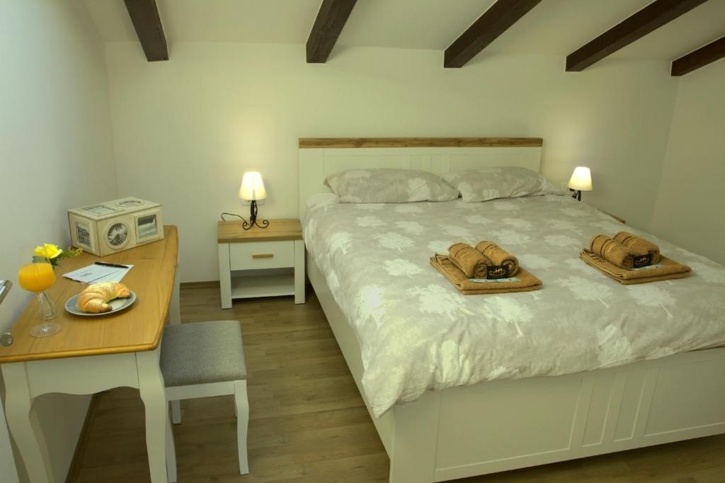 Łóżko lub łóżka w pokoju w obiekcie Harbor apartments 2